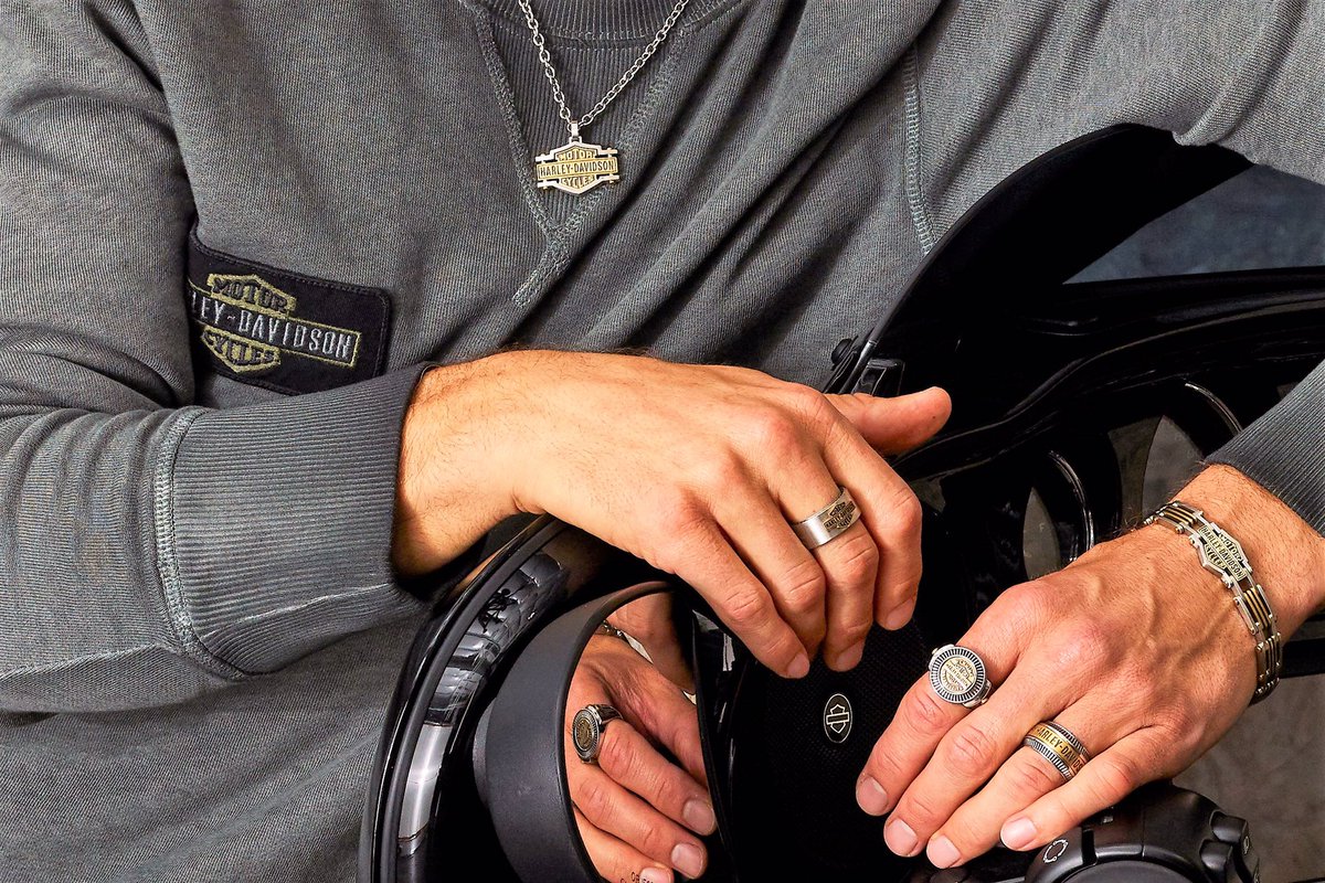 MOD_Jewelry's tweet photo. Gold tone and stainless steel combo for your Biker boy! #harleydavidson #stainlesssteeljewelry #ridebells #freedommachine #jewelry #motorcycle #modjewelrygroup Photographer @jaybartlettphoto https://t.co/7iAQpBvkdN