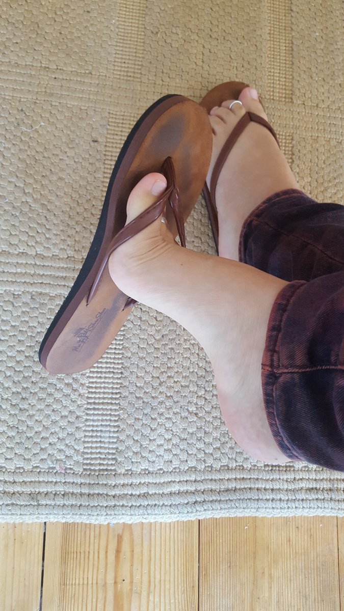 SkyeSoleful's tweet photo. Who has a #footfetish? My fetish is to have my #feet adored #footworship #feetfetish #paypig #footboy https://t.co/dYGty6WKxz
