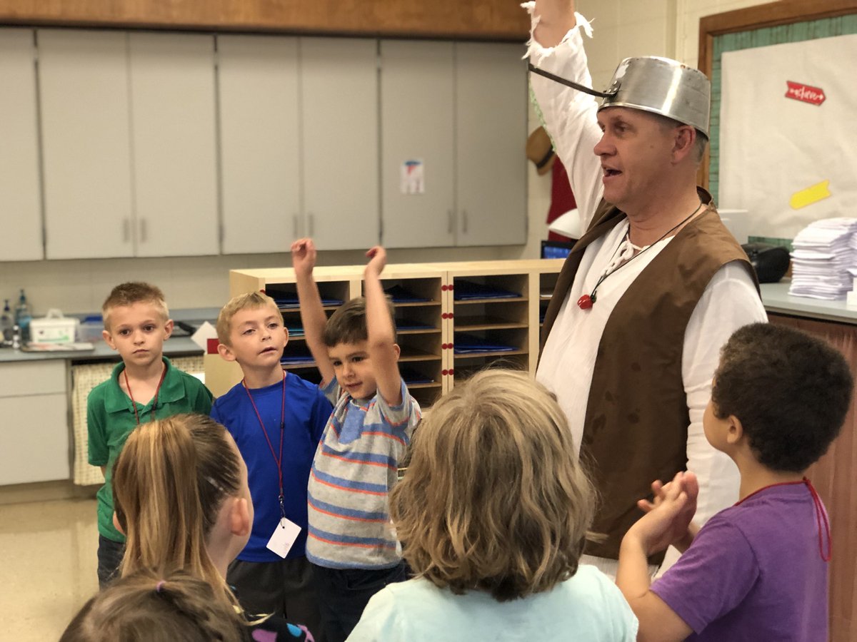 BolivarPrimary's tweet photo. Quite the occasion today as Johnny Appleseed dropped in to visit 1st-grade classrooms! #BPSTogether #GoLiberators https://t.co/ns03zYeslK