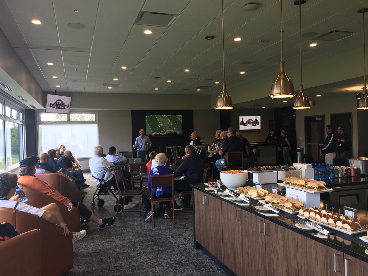 BearsSTH's tweet photo. Beautiful Day @ Halas Hall in our new Practice Viewing Suite with STH Experiences. Upcoming events 📱: https://t.co/7axriTZe9X #BearsSTH #STHExperiences https://t.co/cCaXW18ZdE