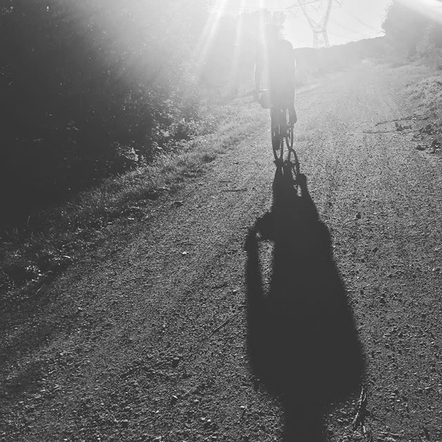 Gravel training! Op weg naar de @ltdgravelraid gezellig bbq en biertjes drinken met @laurens_ten_dam . Top dag! #gravel #ltd #fietsen #zon #crossen #schaduw #schaduw #stage2 #halverwege #cx #gravelbike ift.tt/2zwPmts