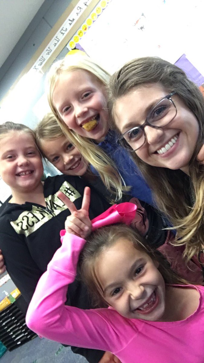 HrtCoda's tweet photo. @HRTJaguars we sre bucket fillers!! They earned lunch with the teacher #bucket #fillers #goodbehavior https://t.co/IdQnqRUyyN