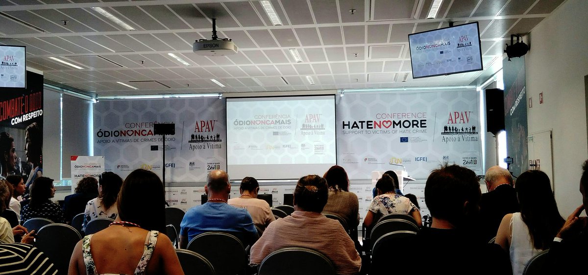 mediosLGTBIPOL's tweet photo. En la #FinalConference perteneciente al proyecto #HateNoMore, donde se expone el tratamiento de las víctimas de #DelitosDeOdio en diferentes países, desde las diferentes áreas de implicación en la materia. 
@policia @lgtbipol @cep_cepolicia #AtencionAVictimas https://t.co/RTVvUXOmFb