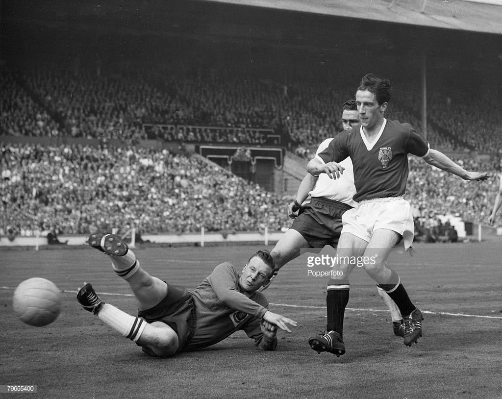 williams_jimmy_'s tweet photo. On this day 1956: Dennis Viollet scores four goals as #MUFC record biggest ever win:

https://t.co/lZWFp0esUA https://t.co/aqRwXyrSAJ
