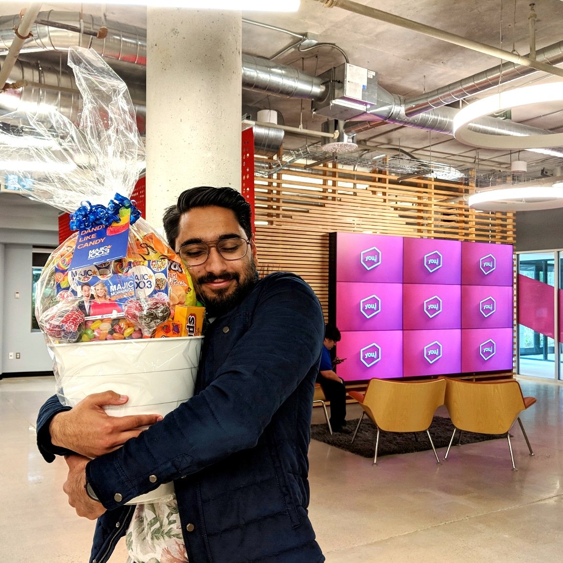 youi_tv's tweet photo. Thanks @MAJIC100Ottawa for stopping by and providing us with an afternoon boost full of cavities and happiness 🍬 #MAJICCandyDrop https://t.co/QsQ0P7uh0A