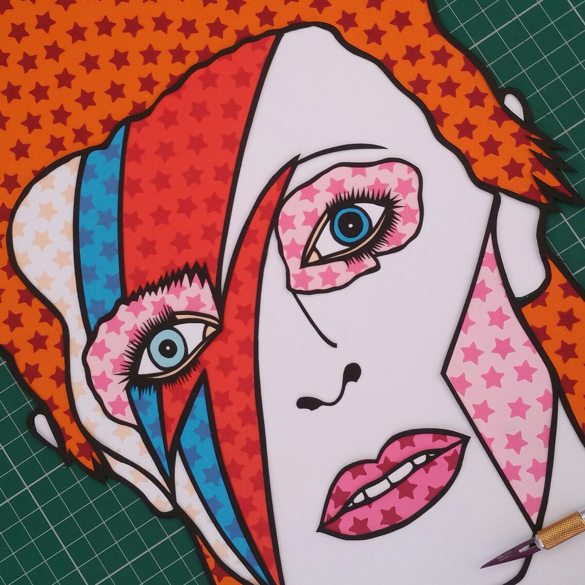 FlorrieAndMe's tweet photo. Hair, eyes, lips and bolt done,  and I've given him a bit of a nose job (still a work in progress) just the rest of the flesh coloured stars to fill in the face, then to decide on a background! #bowie #davidbowie #bowieart #art #artist #popart #artontwitter #paperart https://t.co/eeP6g6rmg2