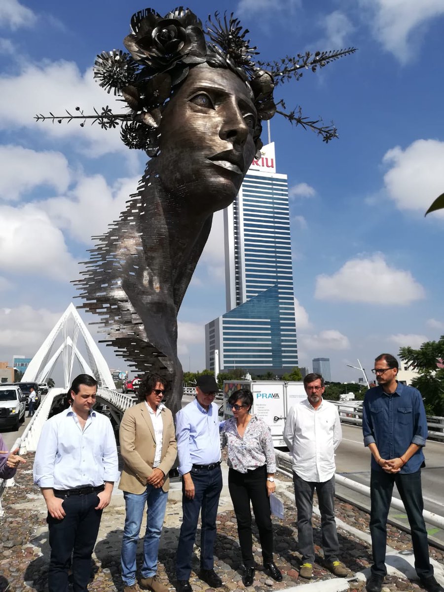 Notigdl Twitterissa El Alcalde Interino De Guadalajara Develo Las Esculturas Biblioteca Vacia Y Reminiscencia Del Mexicano Jorge Mendez Blake Y El Cubano Rafael San Juan Respectivamente La Primera En El Camellon De