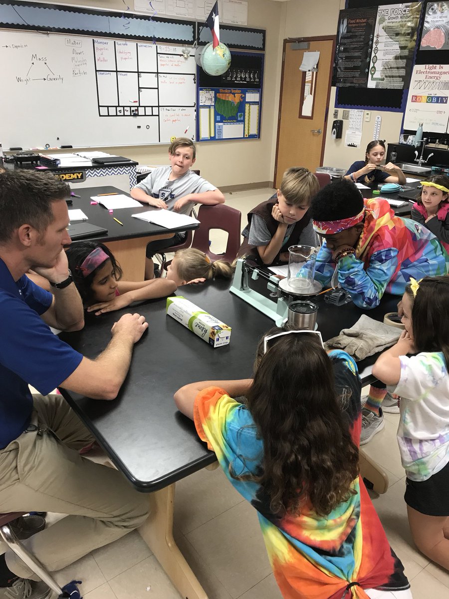 Mr_Flank's tweet photo. #beckelem So great to see our colleagues bringing learning, thinking, and exploration to everyone! https://t.co/kvTUW1q10q