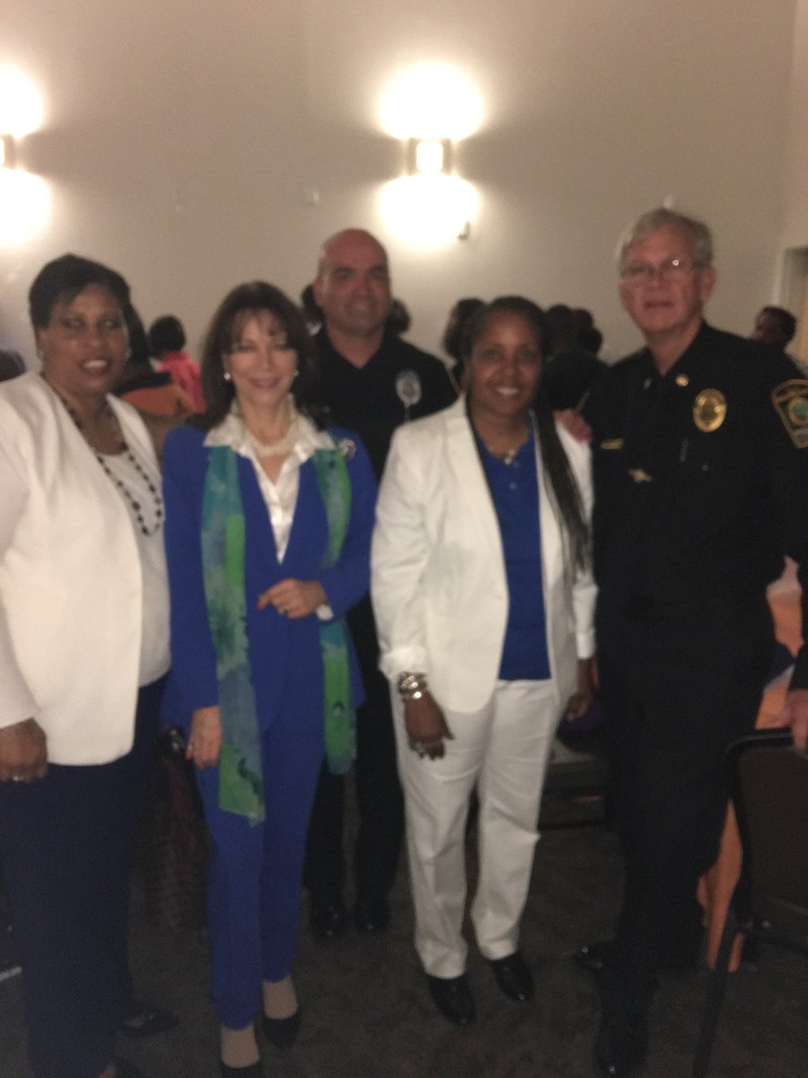 KathyFndzRundle's tweet photo. Attended "A Day of Remembrance" event for murder victims hosted by @RJTfoundation CEO Denise Brown with words from Pastor Glenn Forshee Sr. & #QueenBrown https://t.co/rCNihnO3Q3