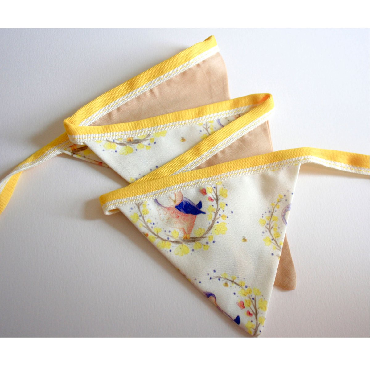 Vicky_Kuhn's tweet photo. Another marvellous creation to add to my shop from the super skilled @theresa_kuhn This time mini bunting ๐๐๐ฆ
Available in my shop now!! โก๏ธ https://t.co/QBVs6f8z3G #HandmadeHour #handmade #bunting #owl #owlbunting #owlprint #owlillustration #minibunting #etsy #etsyshopuk https://t.co/BV23xvzLnK
