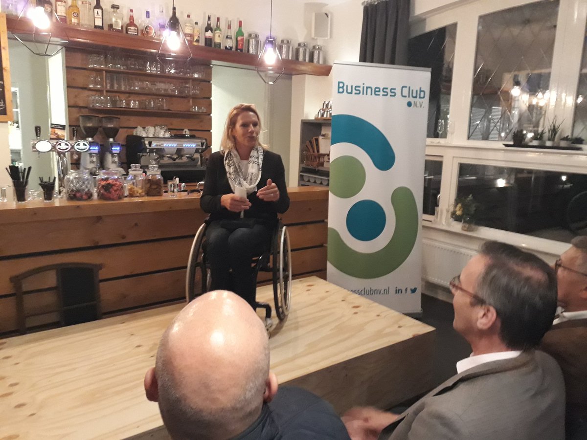 business_effect's tweet photo. Indrukwekkende toespraak van @EstherVergeer bij @BusinessClubNV over haar handicap,  haar carrière en haar wilskracht! "Als je verschil wilt maken moet je keihard werken'. https://t.co/IPdb8a0QgE