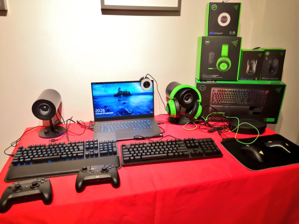 offblink's tweet photo. Et il y a aussi les copains de chez Razer ! #Exloft https://t.co/foz63ep5Fk
