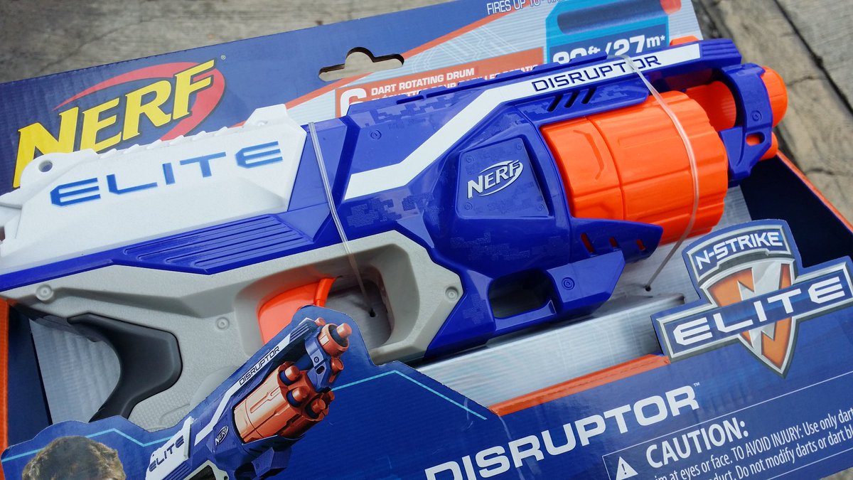 _EddieCC's tweet image. Que bonito regalo de nuestros amigos de Hasbro :3 hace un chingo no jugaba con lanzadores Nerf y los nuevos estan rechulos #NerfFest