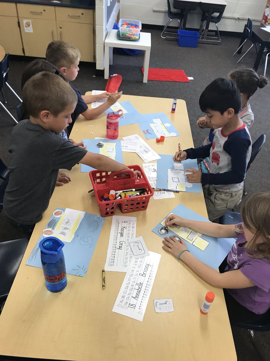 shallD47's tweet photo. Used the shapes we have learned to construct a picture today! A bus made from circles, squares and rectangles! #kindy #math #shapepictures https://t.co/bufqJsszZC