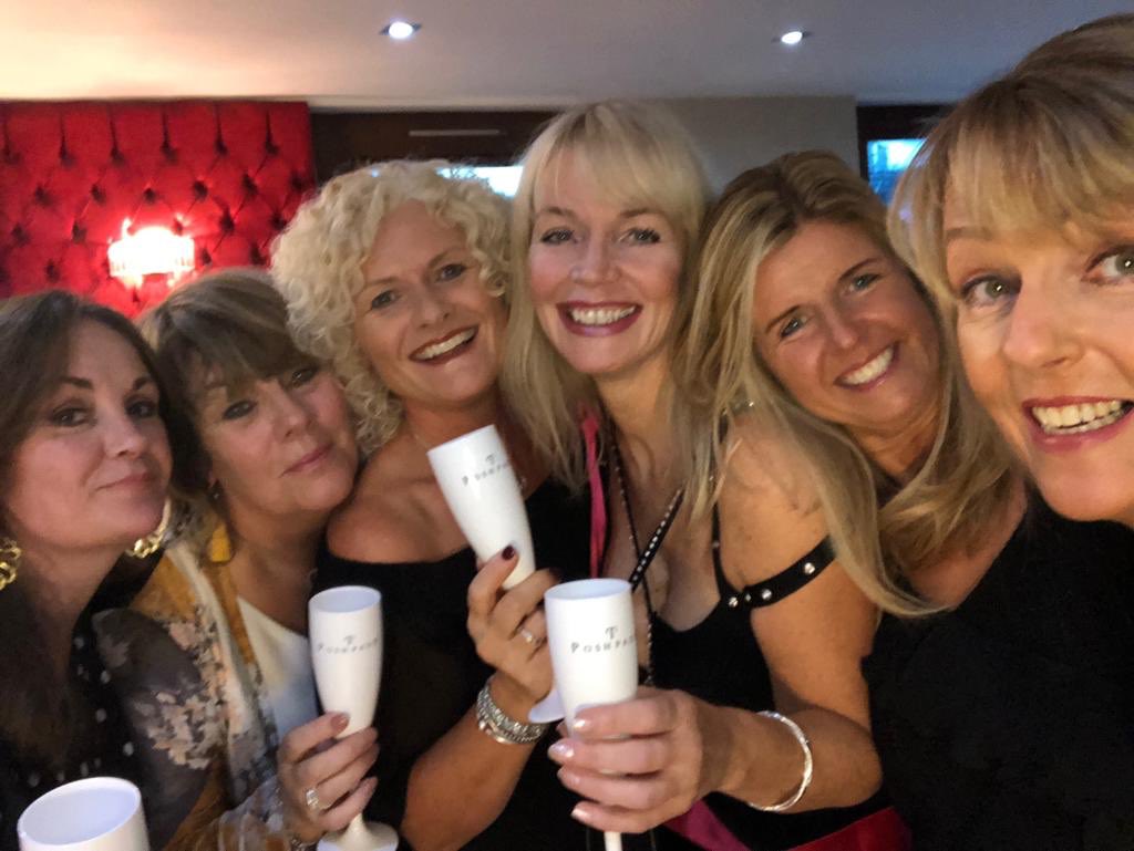 thisisposhpads's tweet photo. 🥂Champagne & friends - what more could a lady need?🥂
Wonderful picture received from Zoë who recently stayed with friends to celebrate her 50th birthday! We glad you had a fabulous time ladies..
- - -
#PoshPads #TheBestAddressInTown #Liverpool https://t.co/aUdSaJyuKx