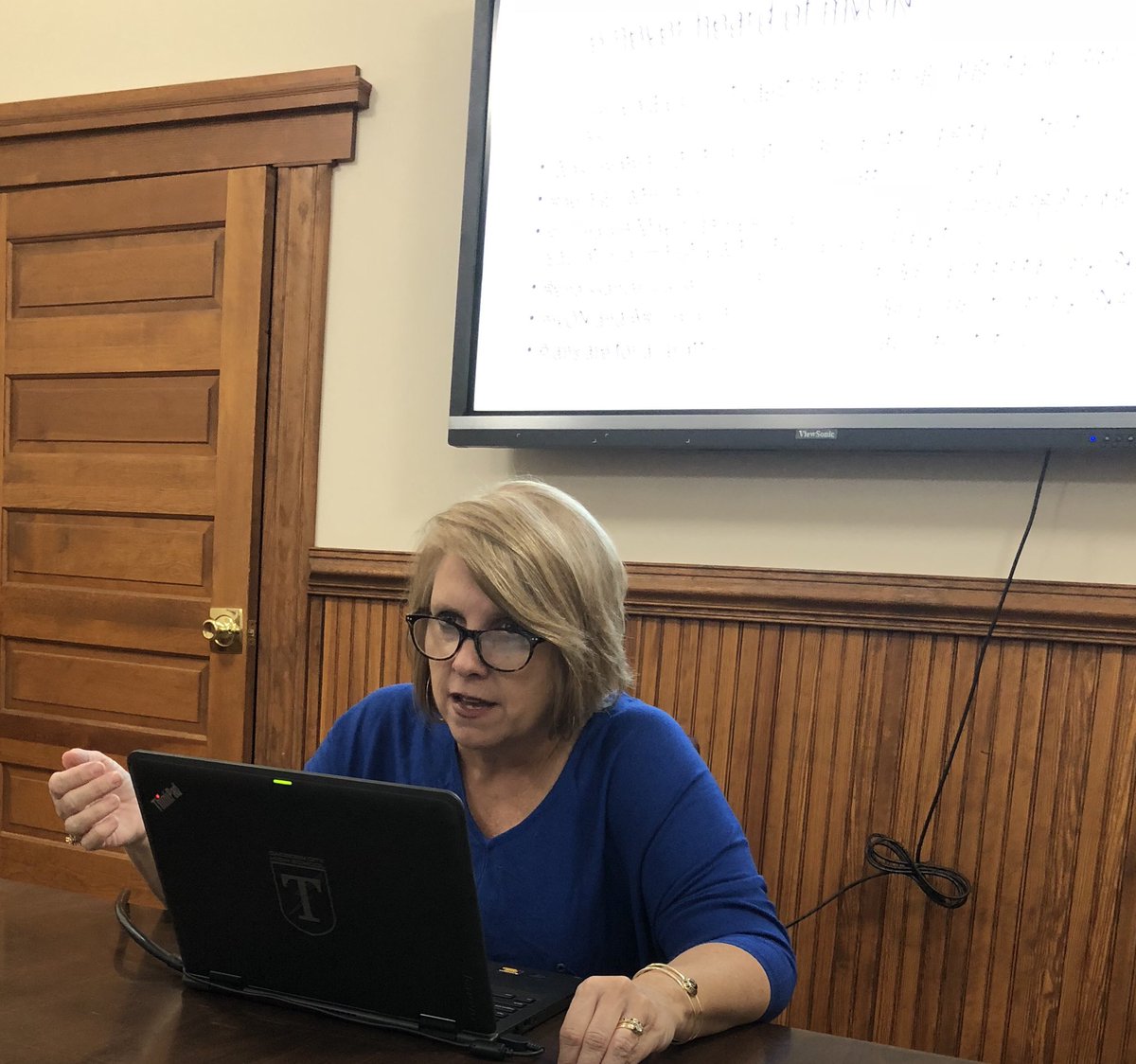JennyMoon's tweet photo. Christy Colee presenting AR and MyON to Gadsden City Teachers! https://t.co/V1FhPW2dlX
