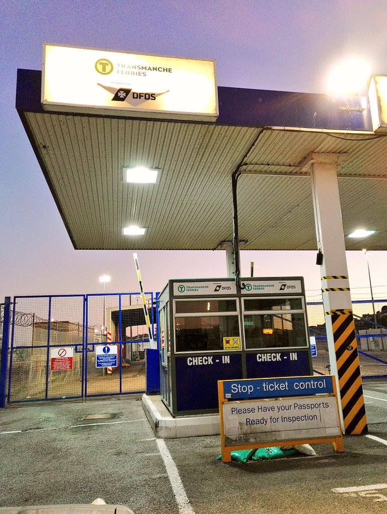 Firesnapper999's tweet image. Good evening Marisa, don't forget about us on the Newhaven-Dieppe crossing 😇 #InTheQueue