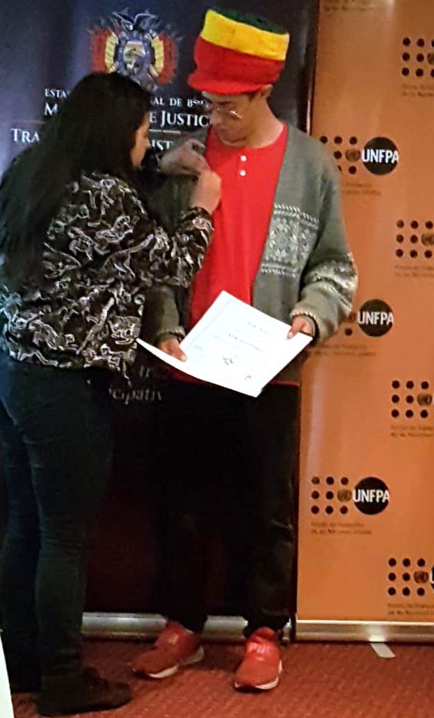 UNFPABolivia's tweet photo. Semana de prevención de #EmbarazoEnAdolescentes
Reconocimiento a los embajadores de la campaña "#PrevieneTeConviene“: Grupos musicales #SoundLaFemme, #TierraAlta, #Alcoholika, #SantaMandinga, #Tahlianza, Maya Colque Flores (Artista), Zayuri Loza (Diseñadora), Maria I. Fernández https://t.co/O26HqliyRv