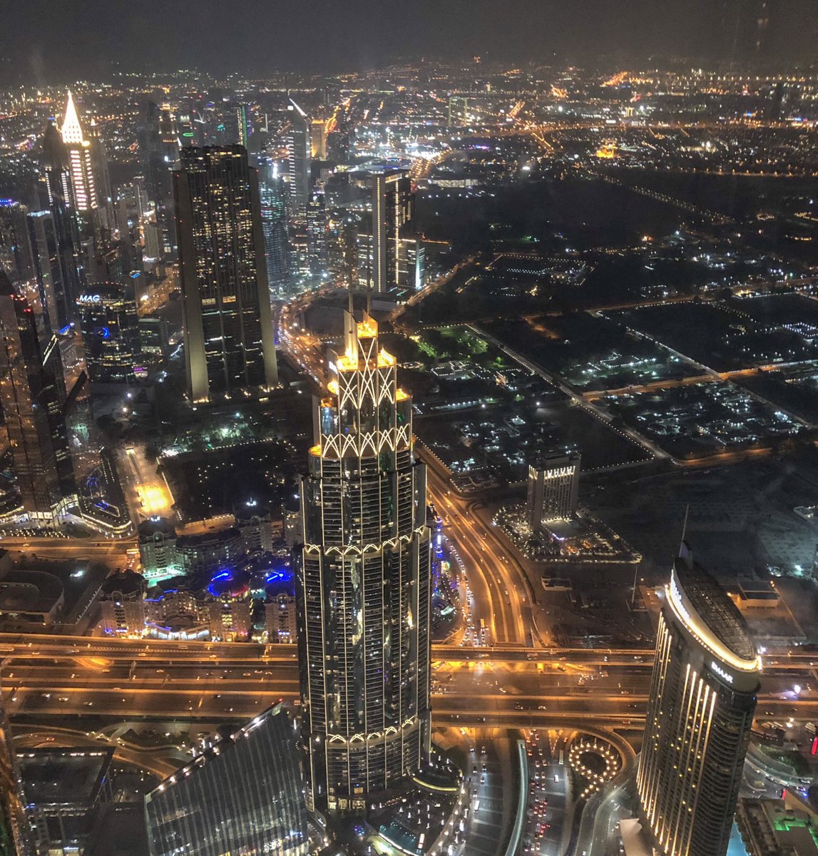 Papaplatte Wir Waren Grad Auf Dem Burj Khalifa Und Haben Komplett Dubai Von Oben Gesehen Und Das Bei Nacht Einfach Krank Was Menschen Hier Geschaffen Haben Quasi Mitten In Der