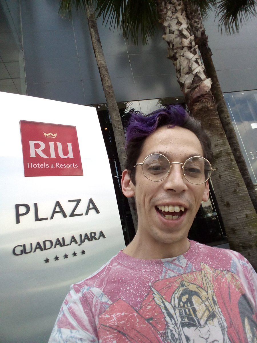 EDRIANmagic's tweet photo. Y ya estamos para hacer #magia en el @RiuHoteles #Guadalajara tercera parada gira #speakertour de @Mycrobiota #magiacorporativa #magoparaeventos #edrianmagic https://t.co/fSCT9DFUs1