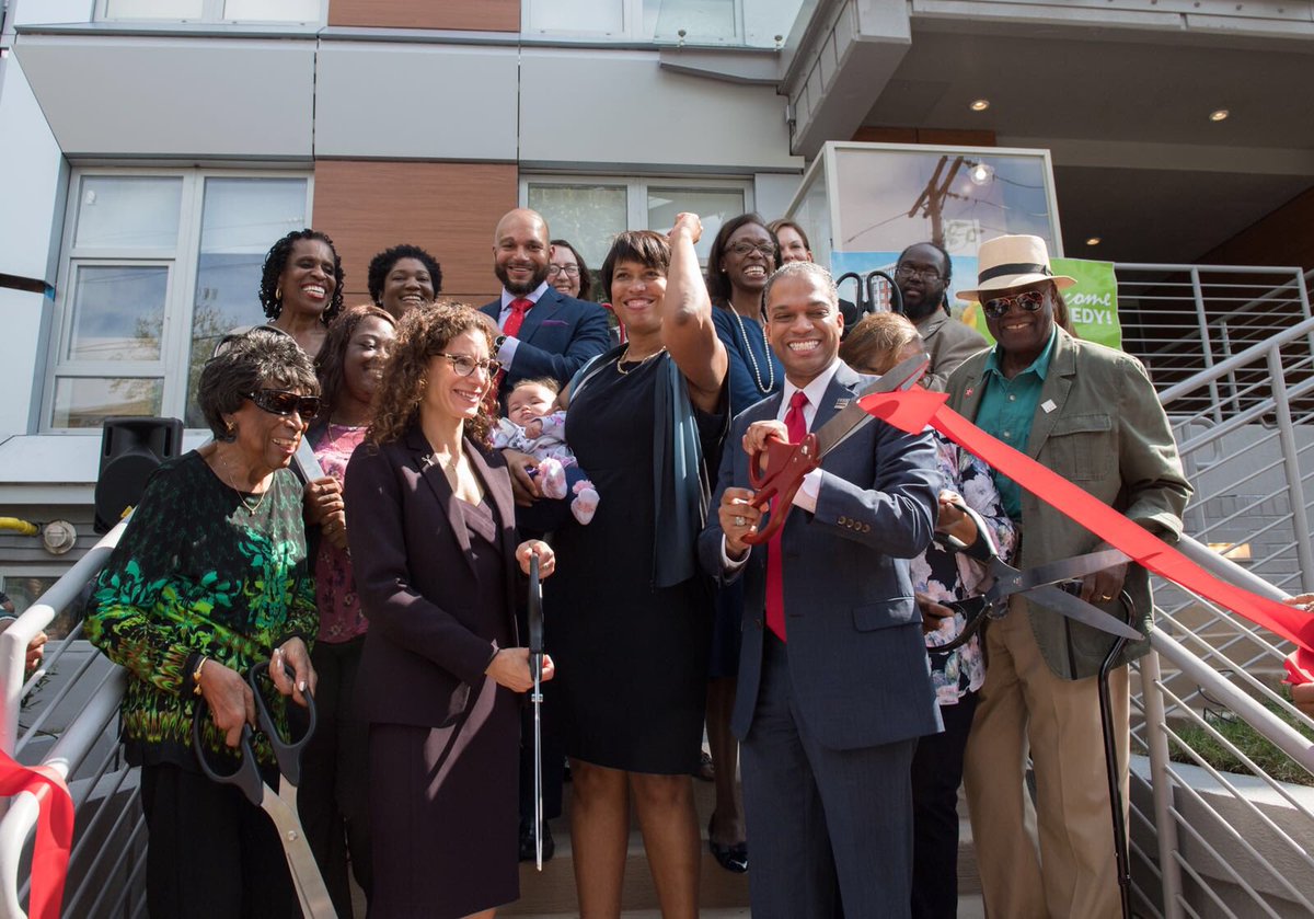 MayorBowser's tweet photo. Homelessness in our city is not just a one ward issue — it is an #All8Wards issue and it requires an #All8Wards solution. “The Kennedy” is a part of this solution. With this short-term family housing program, we are closer to ending homelessness across the District. #HomewardDC https://t.co/X2cypdzCgk