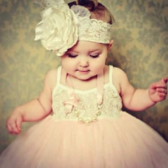 #همسة_من_القلب💔
بعض الكلمات تحتضن، وبعض الأحضان تختنق
بعض النظرات تدفئ، وبعض اللمسات تلدغ البدن
بعض القرب يؤذي، وبعض البعد يشفي، وبعض الصمت يُنجي