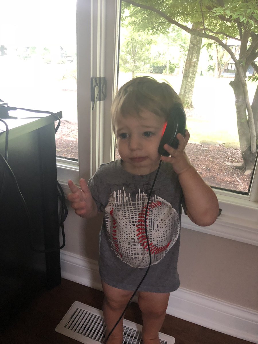 dshoy27's tweet photo. When your parents won’t buy you a cell phone #technology #computerskills https://t.co/9nLELBsXPo