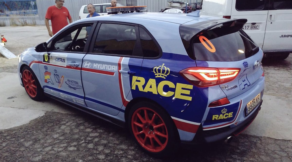 CERA_RFEdA's tweet photo. 🔊 ¡Estamos de estreno! Nos vamos al @RallyeLlanes con este espectacular @HyundaiEsp i30 N, preparado por Meycom. El nuevo coche 0 del #CERA, que, a partir del viernes, velará por la seguridad en los tramos. Muy atentos a sus indicaciones. ¡El éxito de un rallye es cosa de todos! https://t.co/9nnRQoM0VB