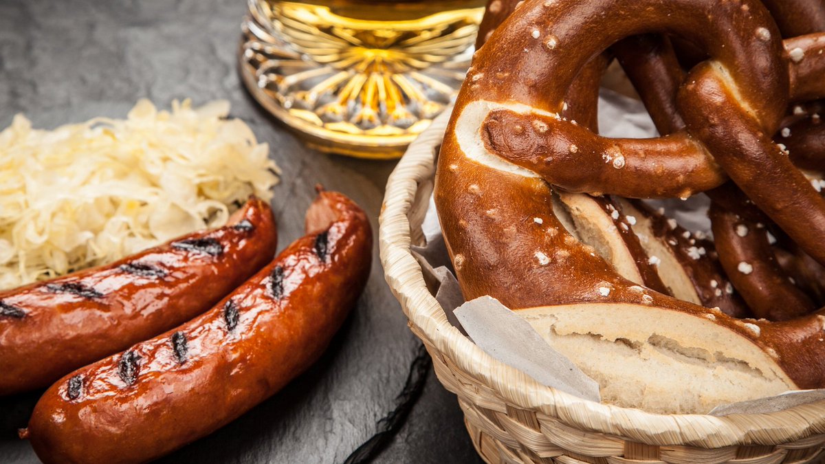 CityKitchener's tweet image. Join us at the #KitchenerMarket on Weds. Oct. 10 for Oktoberfest-inspired lunch specials &amp;amp; live entertainment! Details: bit.ly/2OLc7PE