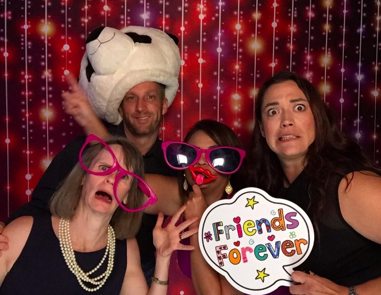 twineit's tweet photo. That moment when the Bridesmaids start fighting over the bouquet  😁
.
.
.
.
#WeddingWednesday #FriendsForever #twineIT #ElevateTheExperience #Photobooth #SmallBusiness #BrandMarketing #BrandEngagement https://t.co/ZAedEY8eTa