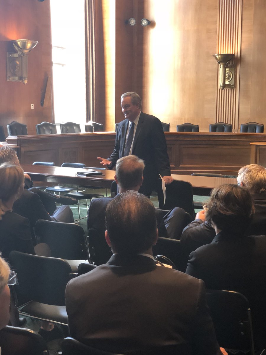 kchristiansen26's tweet photo. Thanks @TrentonWright for letting our Oregon bankers tag along for your meeting with Senate Banking Chair Crapo. Great meeting. #2018pnwchv #oregonbanking https://t.co/sCRRFJXIYq