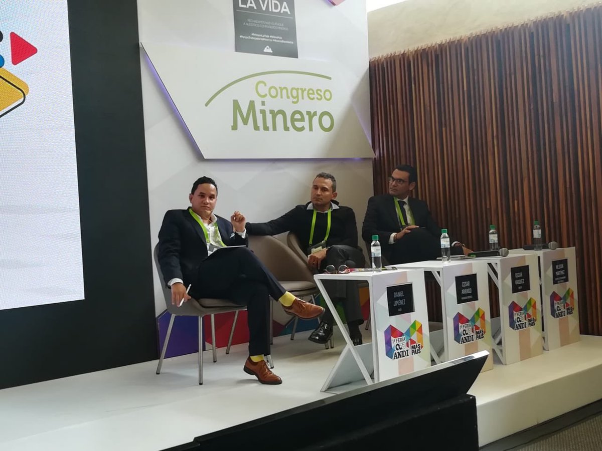 ANDI_Colombia's tweet photo. En la agenda del #CongresoMineroANDI se lleva a cabo el panel de emprendimiento e innovación en el sector minero energético. Con la participación de @manakindrones, @Cementos_Argos y el Instituto Colombiano del Petróleo de @ECOPETROL_SA. https://t.co/3Rad1VEsjo