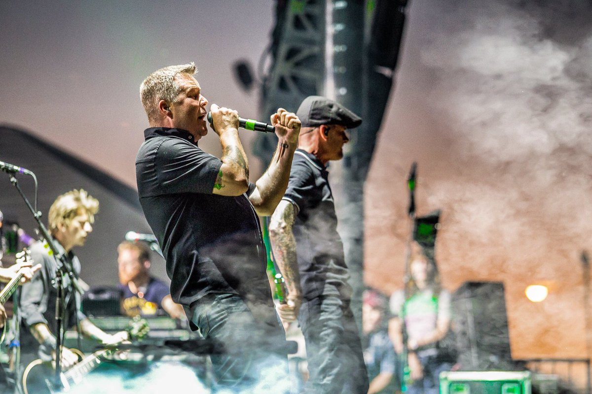 SoundsOfCA's tweet photo. @DropkickMurphys What a great show!!! These guys know how to show a lady a good time !!! 📷 by @SoundsOfCA #dropkickmurphys #punk #irish #Ireland #concert #fans #photographyislife #musicsavedmylife #luckoftheirish #kencasey #dropkick #soundsofca #drums #drummer #lights #camera https://t.co/w3S8watQ9I
