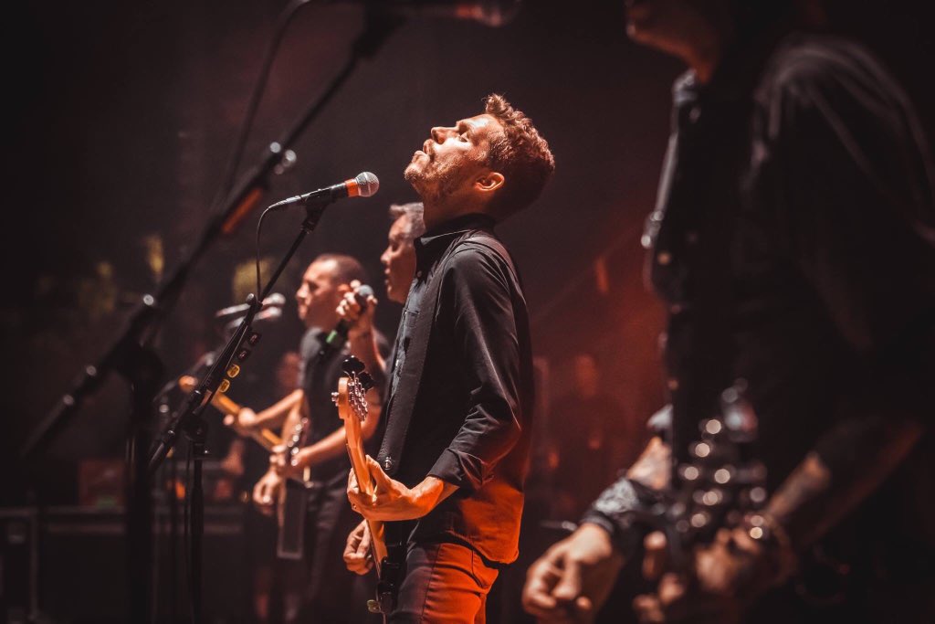 SoundsOfCA's tweet photo. @DropkickMurphys What a great show!!! These guys know how to show a lady a good time !!! 📷 by @SoundsOfCA #dropkickmurphys #punk #irish #Ireland #concert #fans #photographyislife #musicsavedmylife #luckoftheirish #kencasey #dropkick #soundsofca #drums #drummer #lights #camera https://t.co/jN2wnYgNdX