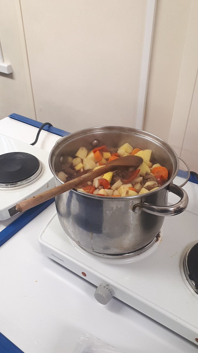 MerryleePS's tweet photo. P3/2 enjoyed celebrating European Languages Day with Mr and Mrs Polat! They helped us to learn some Slovakian (numbers, greetings and food names!) and even helped us cook some delicious goulash! #languagesmatter #ELD2018 @Glasgowlangs https://t.co/LUBlJhVLu0