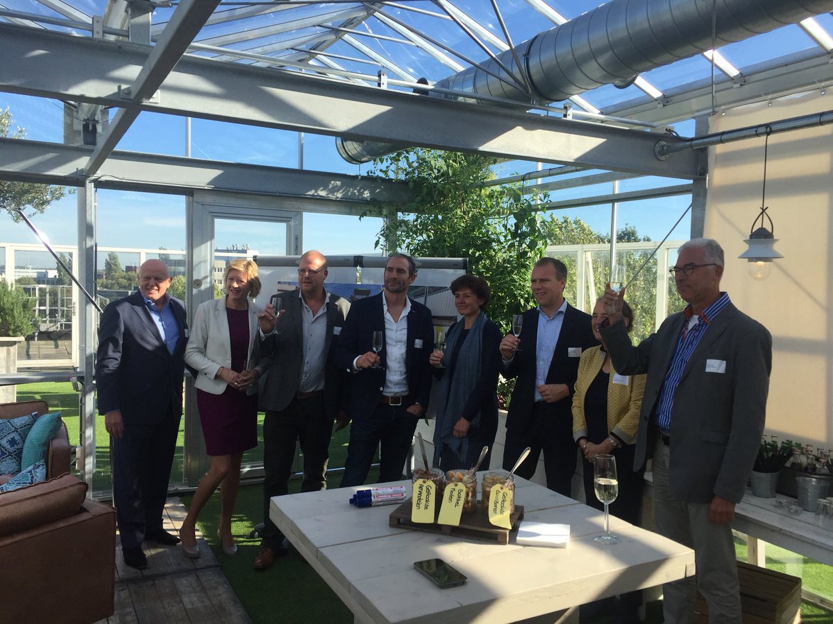 FrankGlaubitz's tweet image. #trots #ondertekening #partnerschap  #ECOPAVEXL #asfalt #innovatie #duurzaam @SE053 @Gem_Enschede als 1 van de 6 landelijke partners #samenwerken met @DuraVermeer