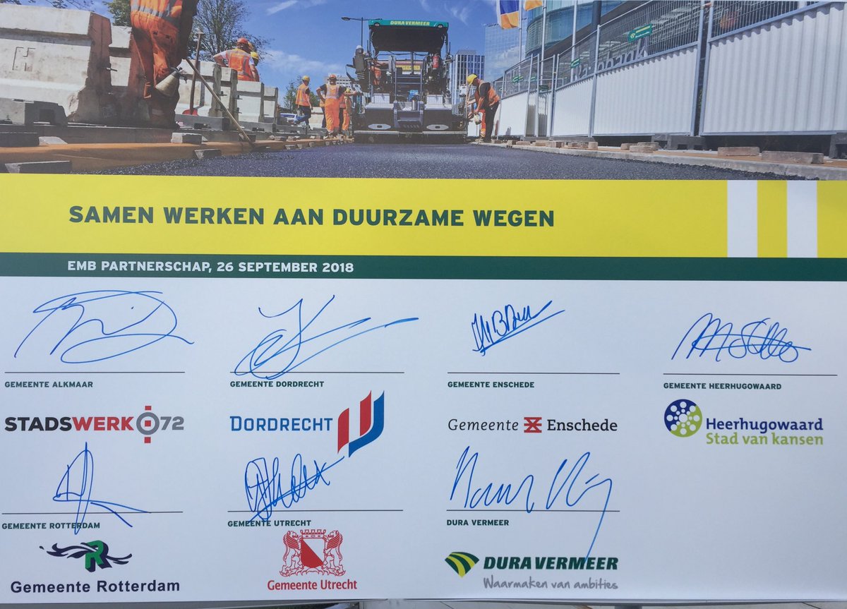 FrankGlaubitz's tweet image. #trots #ondertekening #partnerschap  #ECOPAVEXL #asfalt #innovatie #duurzaam @SE053 @Gem_Enschede als 1 van de 6 landelijke partners #samenwerken met @DuraVermeer