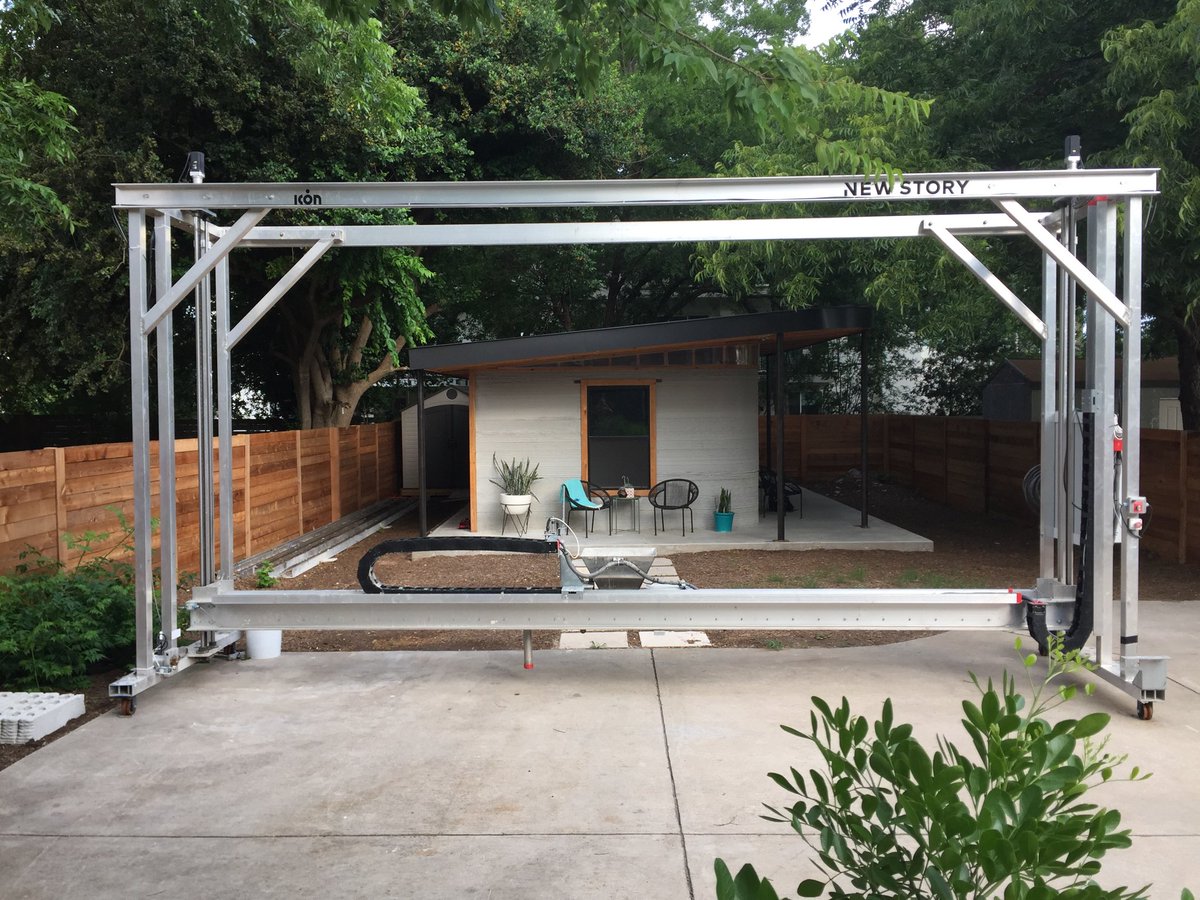 MurphyProducer's tweet image. This 3D large printer printed the house just behind it! It will make a huge impact on the mission to build quality, affordable housing in developing regions of the world. Learn more on the season 5 premiere of @CBSInnovationTV this Saturday morning.