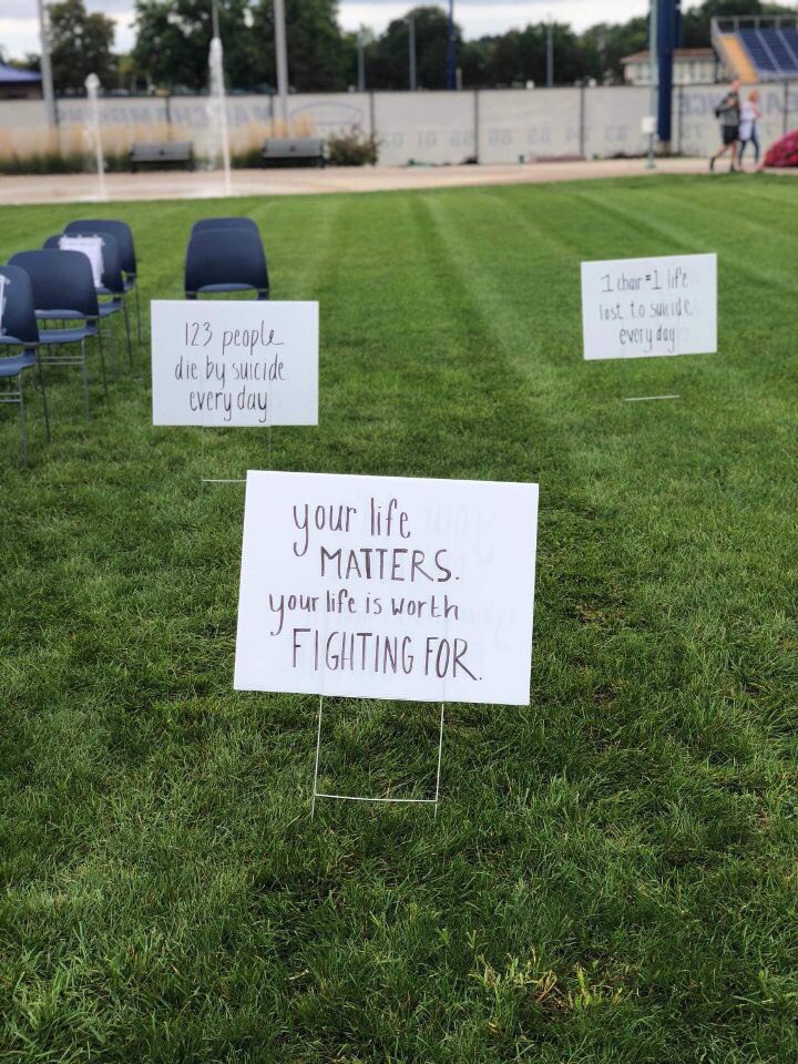 buchtelite's tweet photo. Today, 123 chairs sat on Coleman Commons to represent the 123 lives lost to suicide each day. Event organizer @katiehickmann wanted to empower UA students to ‘Stand Up to Suicide.’ (photo credit: Ruthie Hawks) https://t.co/PuAmjp20F2