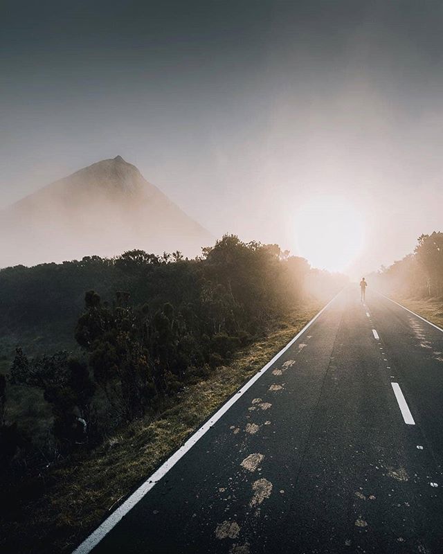 AzoresWhatElse's tweet photo. Photo By @jonglr - @dino.reichmuth running towards sunset
.
.
#visitazores #diewocheaufinstagram #bealpinee #explorerocreate #theoutdoorfolk #featuremeofh #ig_dynamic #watchthisinstagood #featurepalette #liveauthentic #fotosentez #ourplanetdaily #livel… https://t.co/9GR4crCHtx https://t.co/pps6TtG1DP