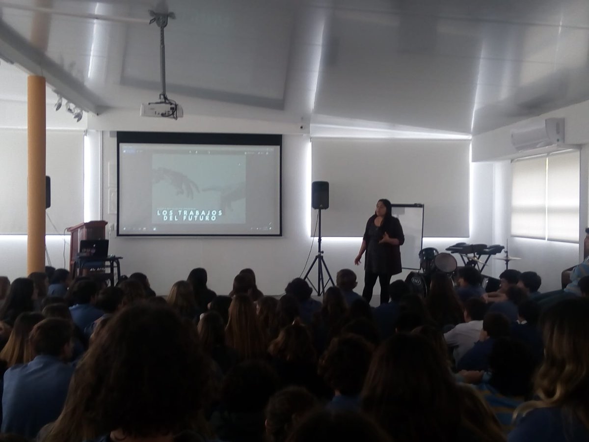 Laiabee's tweet photo. Hoy di el mini taller de Trabajos del Futuro en el Woodside School para que se copen a participar de la #HackatonGIT que se dará a lugar el próximo sábado por primera vez en el interior del país. Falta menos! 🙃🙃🙃#Maldonado #Uruguay https://t.co/AZjjgjL8Gy