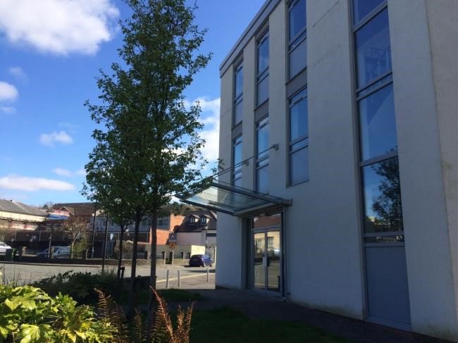 Please retweet &amp; help someone get started! 👊🏼
Don't miss out on our latest #officespace availability at Crownford House in #Merthyr. Read about it in this link 👉🏼 ow.ly/3Hk430lUz50 or click here to arrange a visit 👉🏼 ow.ly/751J30lUzaU
#startups #businessgrowth