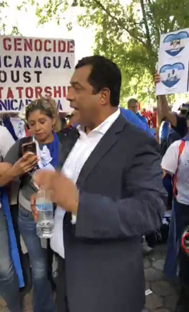 URGENTE 🚨🚨
Felix Maradiaga llega a la cede de la ONU en New York y en estos momentos se encuentra con varios Nicas que se encuentran realizando un plantón en las afueras. #SOSNicaragua #UnidosPorNicaragua