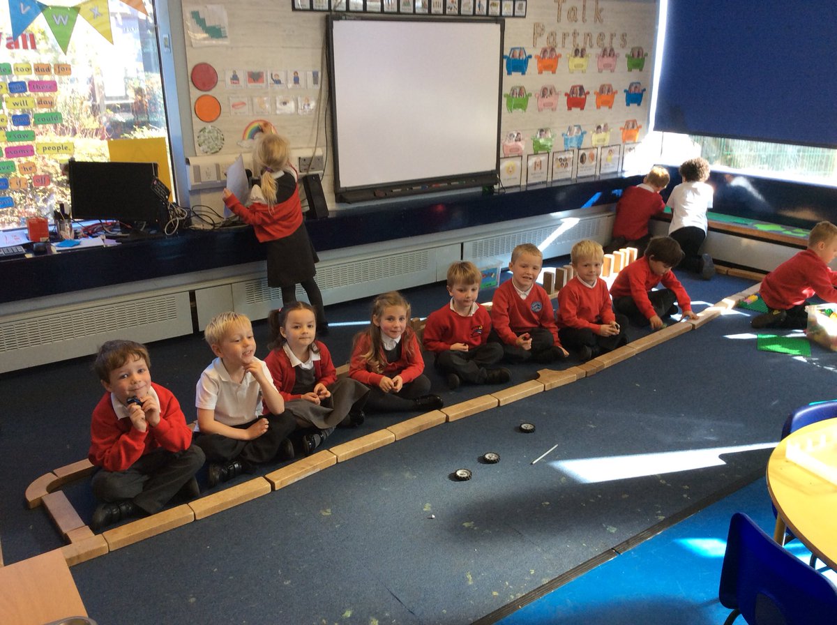 mrs_conlon's tweet photo. Amazing teamwork and creativity #receptionconstruction #buildingacity https://t.co/yKQemQEA2P