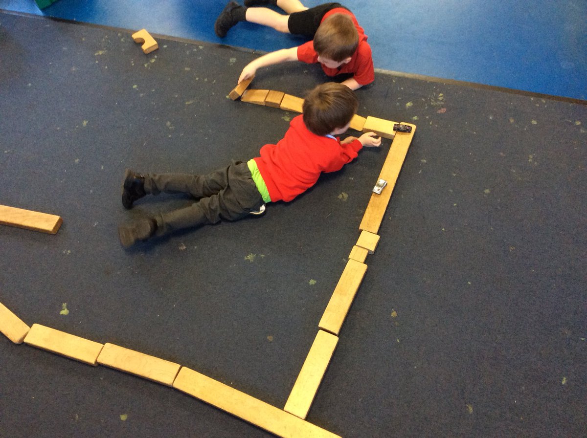 mrs_conlon's tweet photo. Amazing teamwork and creativity #receptionconstruction #buildingacity https://t.co/yKQemQEA2P