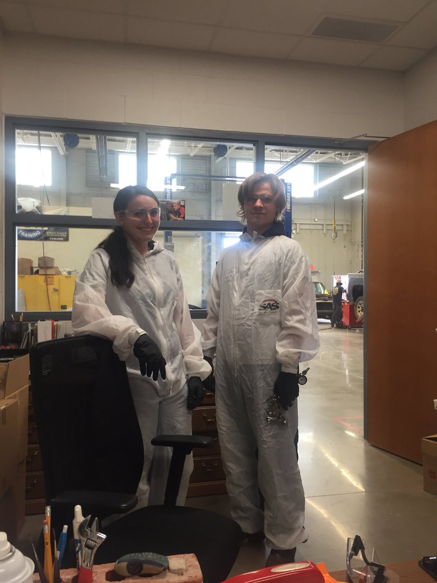 MrVenardACT's tweet photo. These two are preparing to refinish their fenders. #gotpaint https://t.co/uRq8YsSrCf