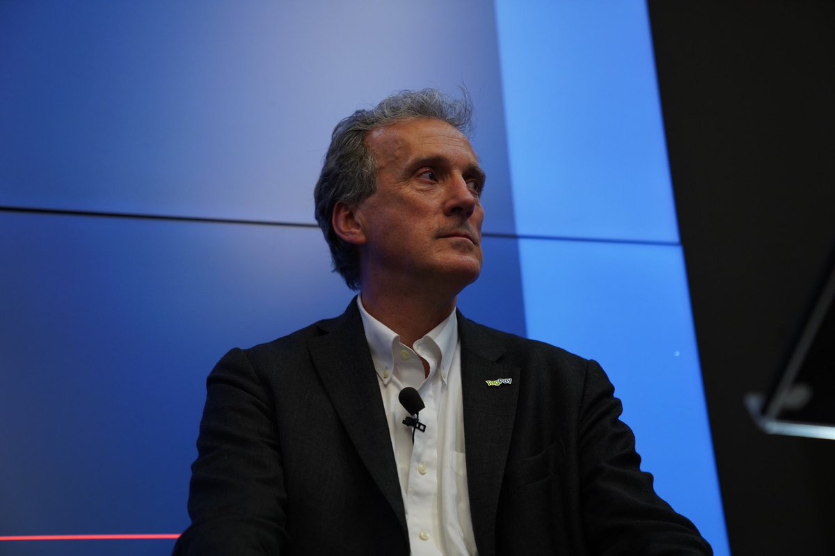 Daxman10's tweet photo. Très heureux d’annoncer la mise en place du partenariat stratégique entre onepoint et Tagpay à l’occasion de la sortie du livre « fintech : les banques contre attaquent » @YvesEonnet @hmanceron https://t.co/BdOgTJUcM9