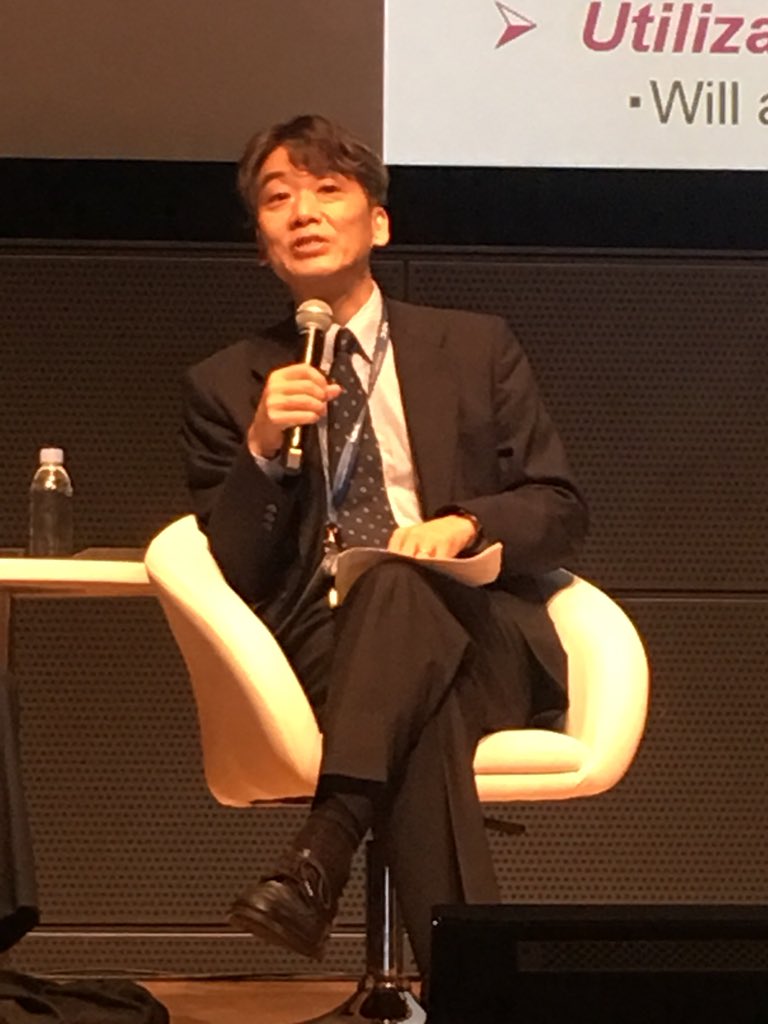 tangloaec's tweet photo. Would a Central Bank Digital Currency resolves trust and efficiency challenges posed by bitcoins and alt coins or will it disrupt and squeeze out commercial banks from their deposit collection and credit distribution intermediation role ? #bitcoins #finsum2018 #cryptocurrency https://t.co/RBz30xiH7W
