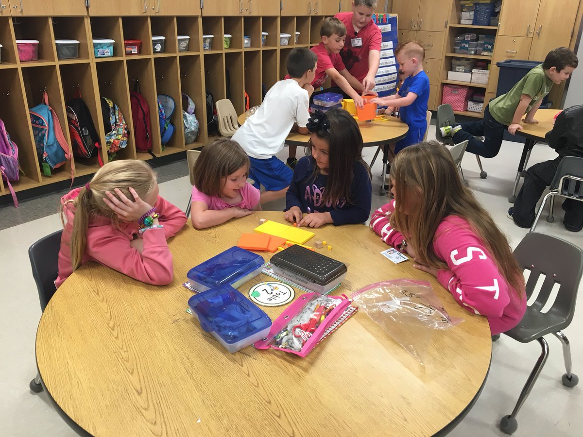 vsdoran's tweet photo. Connecting with our 4th grade buddies. Math + seeing our buddies = FUN #pesd32 @ablythepcsd32 https://t.co/yRUcbtBXjX