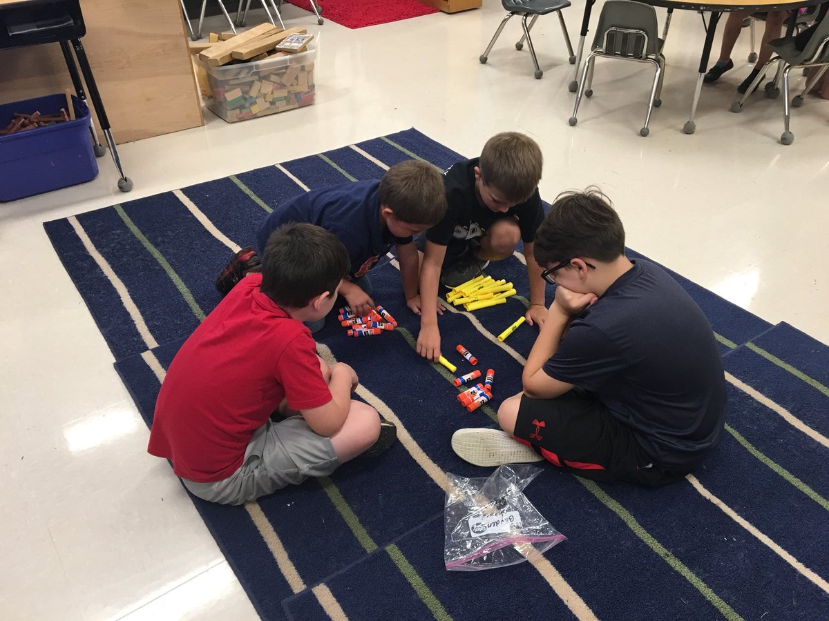 vsdoran's tweet photo. Connecting with our 4th grade buddies. Math + seeing our buddies = FUN #pesd32 @ablythepcsd32 https://t.co/yRUcbtBXjX